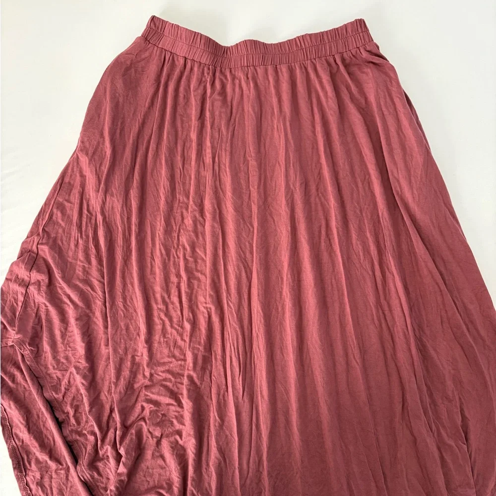 EUC Sozy - Gwendolyn Midi Skirt in Deep Berry - Picture 8 of 9
